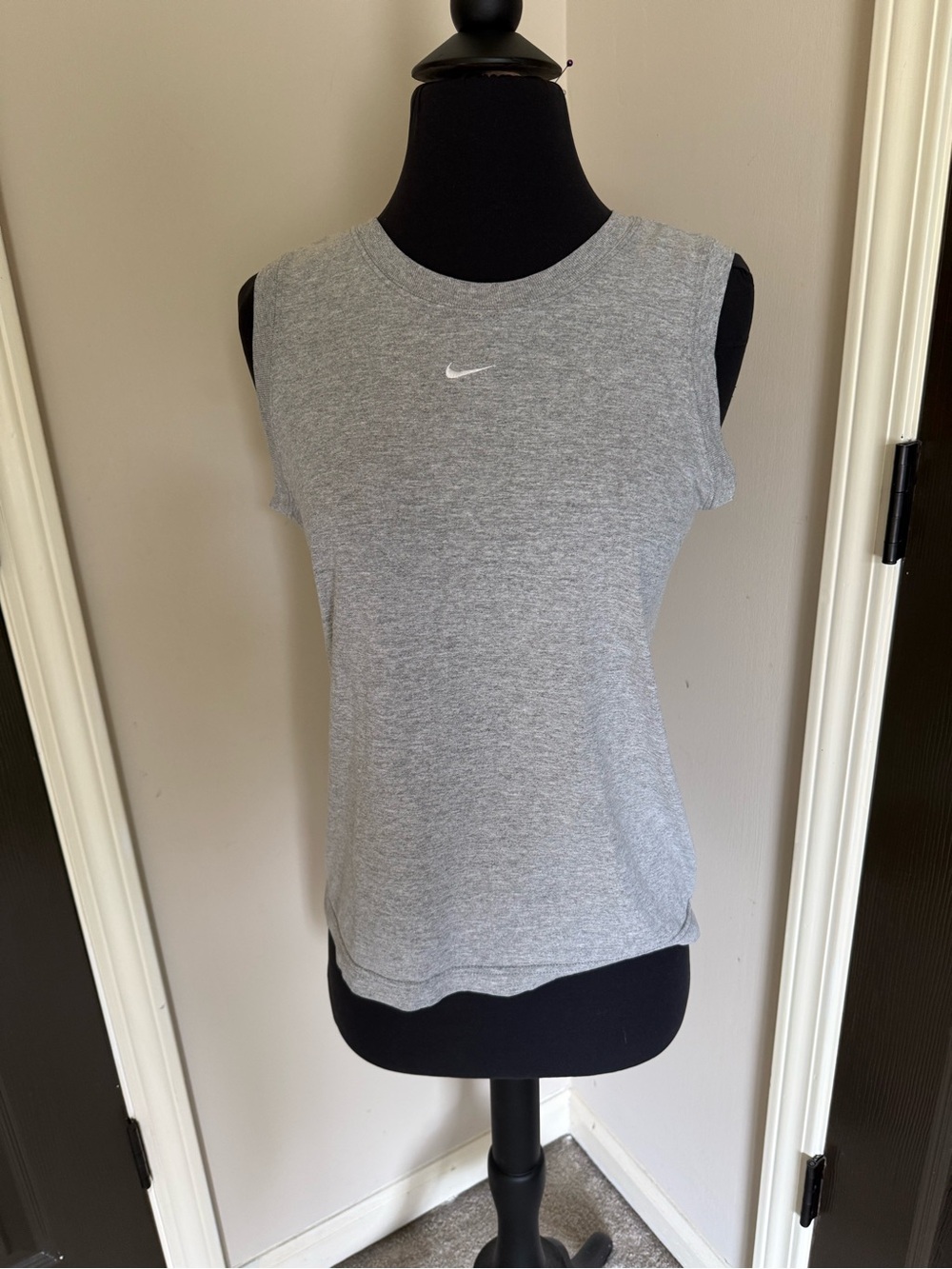 Nike Women’s Light Gray Sleeveless Athletic Tank